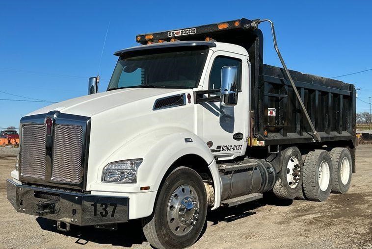 2021 Kenworth T880  dump truck